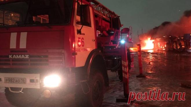 В Набережных Челнах ликвидирован масштабный пожар. Пожарные полностью ликвидировали масштабное возгорание в торговых павильонах в Набережных Челнах. Об этом сообщается в Telegram-канале МЧС России. "В Набережных Челнах огнеборцы МЧС России полностью ликвидировали пожар", - ...