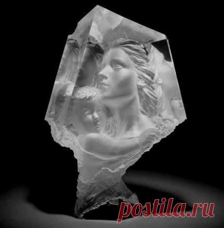 Майкл Уилкинсон – скульптор и его работы из акрила (оргстекло).
«Красота и величие в человеческой душе вдохновляют меня.., они - мое духовное начало