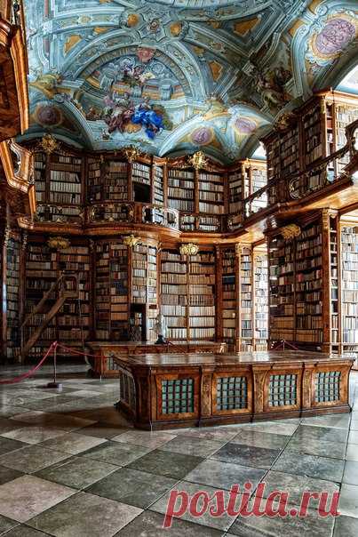 Библиотека монастыря Святого Флориана в Австрии -  одна из старейших в Европе. В ней хранится 150 000 томов, среди которых уникальные образцы картографии, начиная с XVI века. / История цивилизаций!