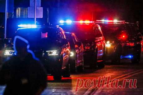 Осужденного за нарушение санкций россиянина депортировали из США в Россию. Россиянин Олег Никитин, осужденный в США за сговор с целью нарушения введенных Вашингтоном в отношении России санкций на поставки некоторых видов оборудования, отправился на родину спустя почти три месяца после официального решения суда об окончании его срока содержания под стражей.