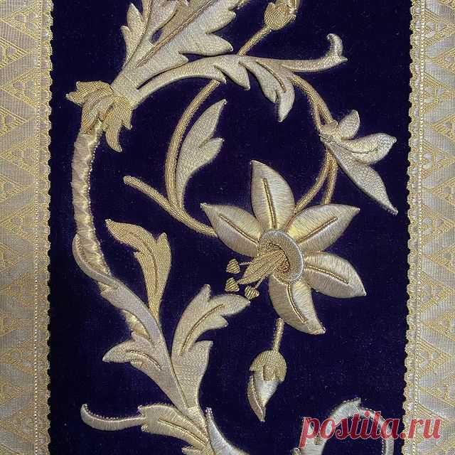 A chasuble from my collection. 1900s. Purple velvet and goldwork. Available for purchase (drop me a message in Direct). Антикварная вышивка (облачение) из моей коллекции. Фиолетовый бархат и золотное шитьё. 1900-е годы. Вопросы о приобретении в Директ. #bordadoenoro #antiqueembroidery #chasuble #churchvestments #churchembroidery #церковнаявышивка  #церковноеоблачение #handembroidery  #антикварнаявышивка #золотноешитье #goldworkembroidery #ecclesiasticalembroidery #