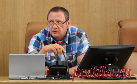 Депутата исключили из «Единой России» за слова о военных «зеках и бичах». Депутат из Красноярска Дюков ранее сказал, что на службу идут «алкоголики, бомжи, бичи и зэки». Позже он извинился, сказал, что хотел выразить иную мысль, и заявил о намерении поехать в зону проведения военной операци