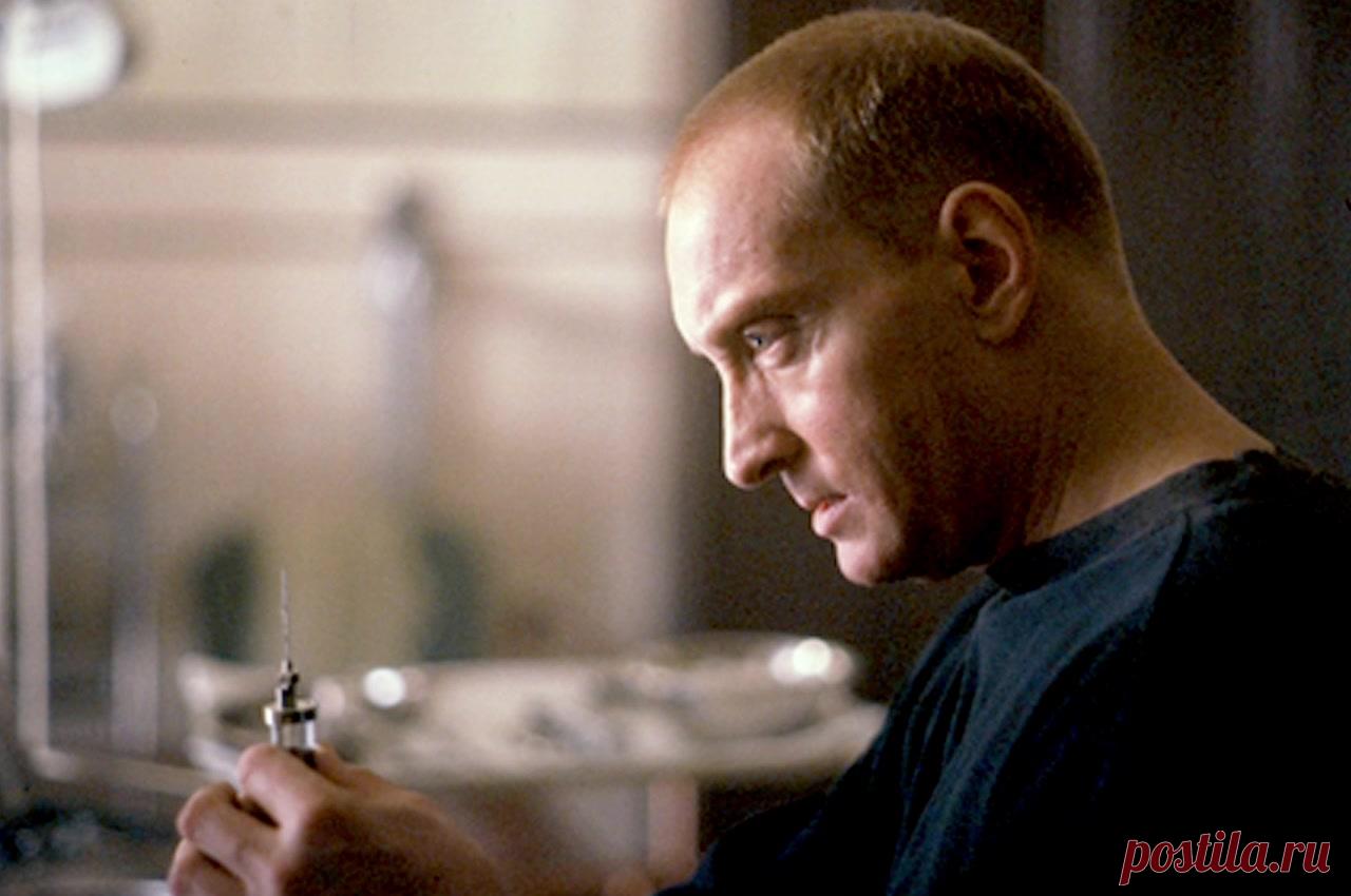 Чарльз Дэнс