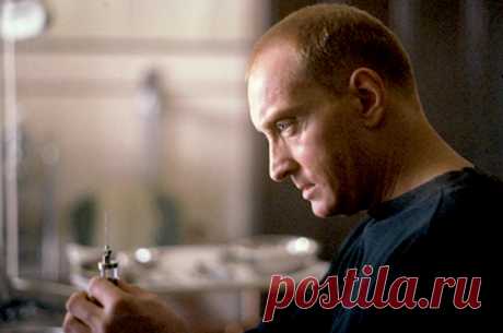 Чарльз Дэнс