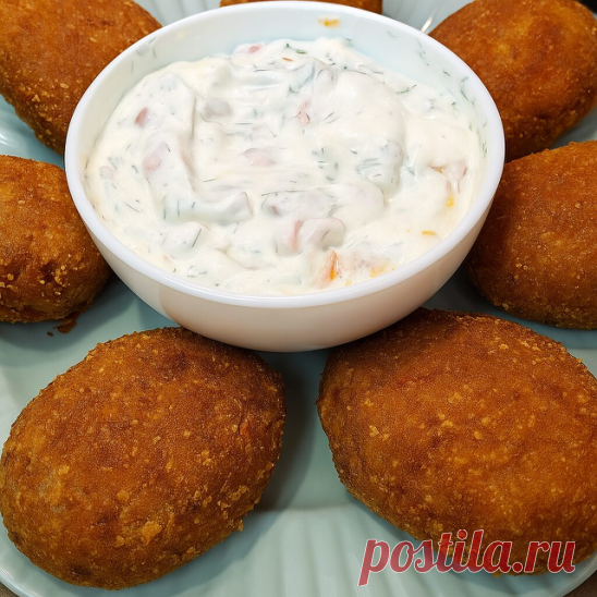 Гречневые котлеты с соусом, который решает все
