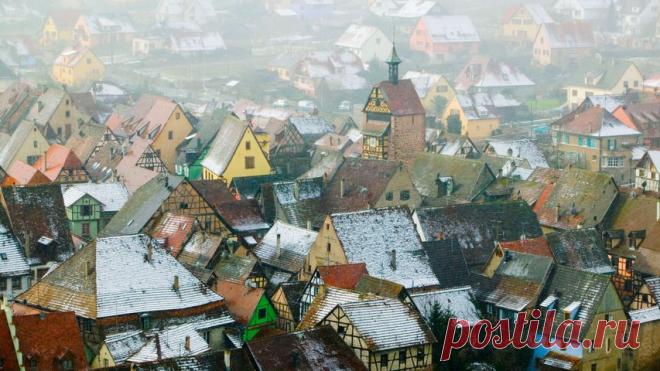 Petit village de Riquewihr dans le Haut-Rhin en Alsace - Bing Gallery