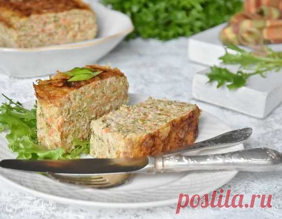 Запеканка с кабачком и морковью: индейка фарш, кабачки, яйца куриные, морковь, чеснок