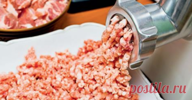 9 лучших рецептов из фарша: 
1. Запеканка картофельно — мясная.
2. Творожно — мясные котлетки в томатном соусе. 3. Мясной хлебец с сыром. 4. Голубцы в духовке в томатно-сметанном соусе. 5. Мясные фрикадельки в томатном соусе. 6. Детская макаронная запеканка с тефтелями. 7. Запеканка с мясом и овощами. 8. Котлетки в томатном соусе с картошкой. 9. Шнельклопс — рецепт блюда из фарша.