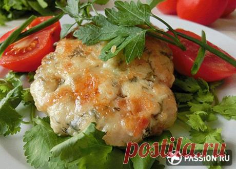 Куриные оладьи с сыром и помидором - рецепт из серии "быстро и вкусно"..