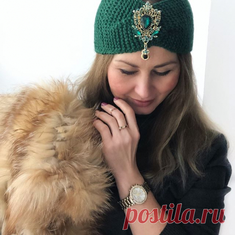 На данном изображении может находиться: 2 человека