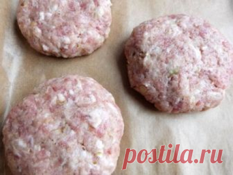 Запеченные котлеты с яйцом