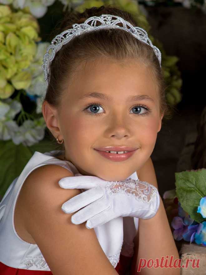 «Детские ободки пригодятся юным модницам в любой ситуации, ведь с их помощью можно делать как повседневные прически, так и прически для особенного случая.» — карточка пользователя Natalia U. в Яндекс.Коллекциях