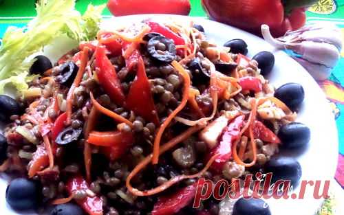 Чечевичный салат с овощами и маслинами | Кулинарные рецепты от «Едим дома!»