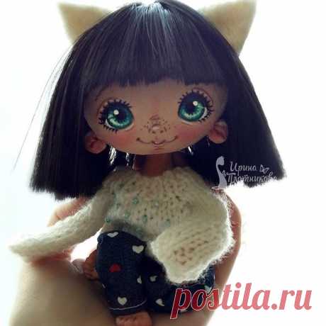 Школьные собрания.Фу-фу-фу!Мои дети меня выпинывают на них.Висят на горбу и гундят всю неделю :"Ма,ты не забыла,что у меня собрание?...Ты не забыла ?..не забыла?...Обычно я забываю.Нечаянно.( #невиноватаяЯ🙈#безответственнаямать )И потом получаю от них нагоняй.Вчера пошла.К Медведю.Конец года все таки.Классная учительница из советского времени.С советским именем- Глафира Никифоровна(имя изменено).Очень правильная,грамотная женщина старой закалки.Ее монотонный воспитательны...