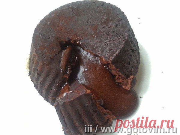 Фондан. Рецепт с фото Фондан (Fondant au chocolat) – французский шоколадный десерт, особенность которого в сочетании сразу двух структур – плотной снаружи и тающей, кремовой внутри. Формочки для фонданов обычно небольшие. Можно использовать бумажные формы для маффинов (кексов).