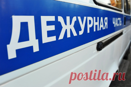Заслуженного летчика России обманули на 12 миллионов рублей. Летчик-испытатель сообщил в полицию, что мошенники похитили у него 12 миллионов рублей. В декабре 2021 года он решил зарегистрироваться на сайте по инвестированию в криптовалюту. После этого с ним связался мужчина, назвавшийся брокером площадки. Он убедил летчика положить на сайт деньги, а затем исчез вместе с ними.