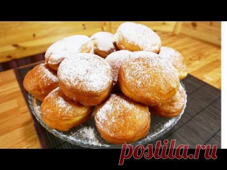 Вкусняшки с кремом | Пончики Берлинеры
Восхитительные пончики Берлинеры в 18-м веке задумывались их создателем похожими на пушечные ядра. Сегодня же они ассоциируются с веселыми смайликами. В любом случае пончики со сладкой начинкой - непревзойденное средство от осенней хандры.

Ингредиенты

Молоко - 150 мл
Сахар - 2 ст. ложки
Дрожжи - 8 г сухих или 20 г прессованных
Ванильный сахар - пакетик 10 г
Сливочное масло - 50 г
Яйца - 2 шт.
Мука - 370 г (+/-50 г)