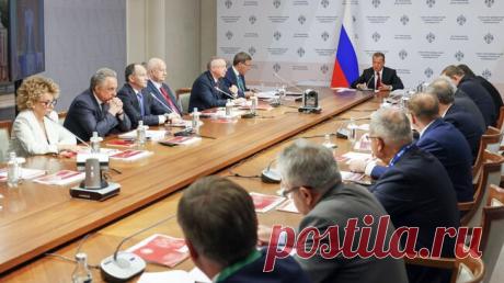Часть европейских элит желает поражения и распада России, заявил Медведев