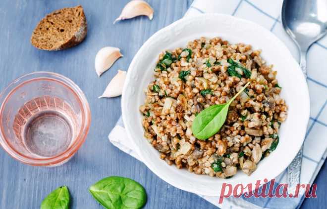 Восемь недорогих и доступных продуктов, которые помогут вам похудеть Ошибочно распространено мнение, что диета и здоровое питание — это дорого и ощутимо бьет по бюджету. Развенчиваем этот миф и делимся списком из доступных, низкокалорийных и полезных продуктов.