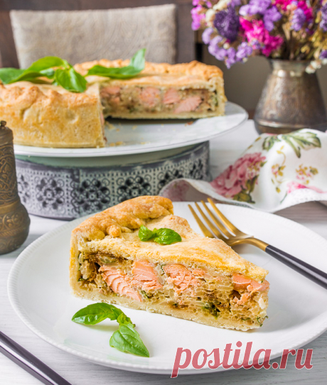 Песочный рыбный пирог c рисом на Вкусном Блоге Как насчет несладкой выпечки, друзья? Например, какого-нибудь очень вкусного рыбного пирога 🙂 Я приготовила его с лососем – красная рыба здесь очень хорошо играет. Но если вы решите испечь этот пирог с белой рыбой типа трески или сайды – это тоже будет хорошо. Такой пирог можно испечь вечером и разогреть…