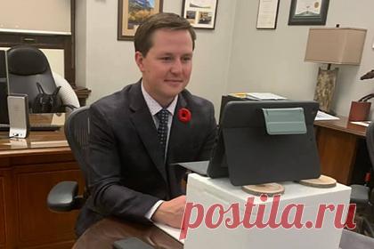 Канадский министр попался с алкоголем на рабочем месте и подал в отставку. Министр лесной промышленности и сельского хозяйства канадской провинции Альберта Девин Дришен публично признал, что у него проблемы с алкоголем, и подал в отставку после того, как попался с алкоголем на рабочем месте и об этом рассказали СМИ. Дришен написал об этом в своем Facebook.