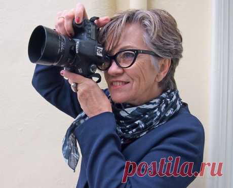 За шесть лет, что я занимаюсь своим фотопроектом, я множество раз убеждалась: после пятидесяти главное украшение женщины — уверенность в себе. Уверенность влияет и на выражение лица, и на манеру одеваться, и на походку.