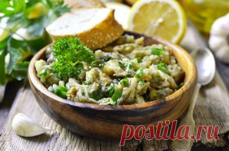 Теплый салат из баклажанов с творожным сыром - KitchenMag.ru Неплохие баклажаны можно купить и зимой. Печеные - они получаются очень нежные.