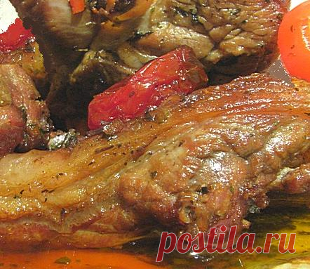 Пошаговый рецепт нежных бараньих рёбрышек с курагой на айвовой подушке с гарниром с фото