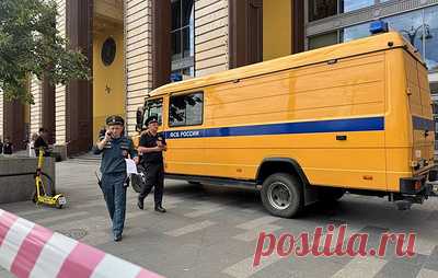 По факту ЧП в московском Центральном детском магазине завели уголовное дело. Следователи и криминалисты приступили к осмотру места происшествия