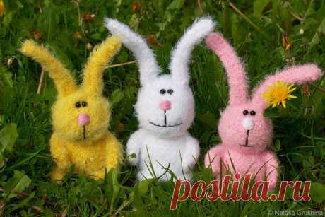 Вязаные пасхальные зайчики и коты по мотивам игрушек Тани Оробец.