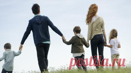 Мать из Кузбасса рассказала, как живёт её многодетная семья. Многодетная мать Наталья Фомина из Юрги Кемеровской области, которую вместе с мужем Владимиром наградили орденом президента России «Родительская слава» за заслуги в укреплении института семьи, рассказала, что всегда хотела иметь много детей. Читать далее