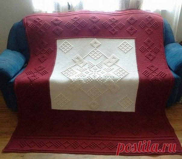 ВЯЗАНЫЕ ПЛЕДЫ ОТ NANCY LIGGINS.
Автор пледов Nancy Liggins.
Прекрасные получаются пледы связанные в такой технике. Где фоном являются столбики с накидами, 
а основным рисунком - узор 