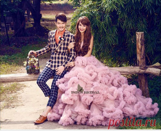 Роскошное платье с бесплатной доставкой курьером!