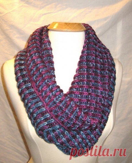 Двухсторонний шарф спицами в технике бриошь Двухсторонний шарф спицами в технике бриошь
На лицевой стороне работают одним клубком (цвет А), а на изнаночной вторым клубком (цвет В).

Схема узора: (нечетное кол-во петель)
Ряд 1(лиц.ст.) нитью А 2 лиц.п., *1 лиц.п., 1 лиц.п. в петлю пред.ряда, повторять от *, 3 лиц.п., перейти к началу ряда (протянуть спицу)
Ряд 2(лиц.ст.) нитью В 2 изн.п., *1 лиц.п. в петлю пред.ряда, 1 лиц.п., повторять от *, 1 лиц.п. в петлю пред.ряда, 2 и...