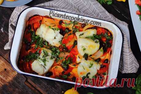 Треска по-средиземноморски Филе трески, запеченное с помидорами, оливками и лимоном. Ярко, колоритно, полезно и очень вкусно. Простое в приготовлении блюдо, как для обычного, так и для праздничного стола.