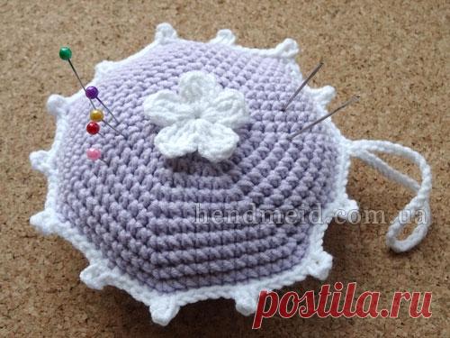 Игольница с цветочком вязаная крючком