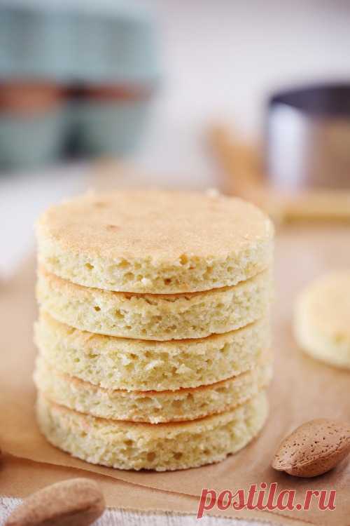 Biscuit joconde - chefNini Le biscuit joconde fait partie des bases de la pâtisserie. Elle se rapproche un peu du biscuit roulé à la différence qu’elle est composée de poudre d’amandes. Sa texture est un peu plus dense. Dans la pâtisserie française, on utilise le biscuit joconde pour l’opéra. On s’en sert plus largement pour les entremets et les …