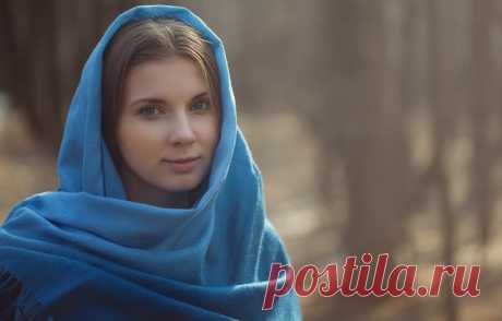 --------------------------------Фотограф Шаповалов Павел---------------------------------
 Великое таинство – женщина…
Любви восхитительный лик…
Улыбка – что всполохи жемчуга,
А взгляд, как бездонный родник…
Мое неизбывное счастье,
Колени склоню пред тобой…
Нет женщин на свете прекрасней,
Чем ты, человек дорогой…
Анатолий Луговской
