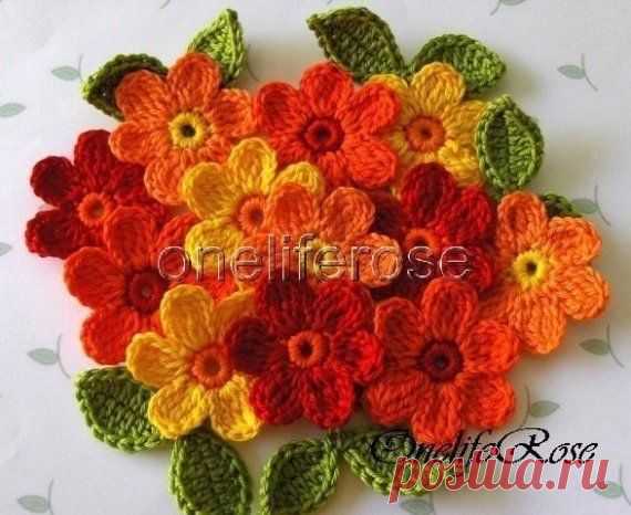 Crochet Flowers set 12 pieces with 12 leaves