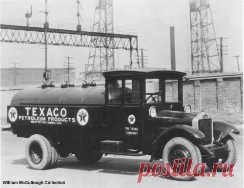 1926_white_51 Here is a 1926 White model 51 Texaco tanker.