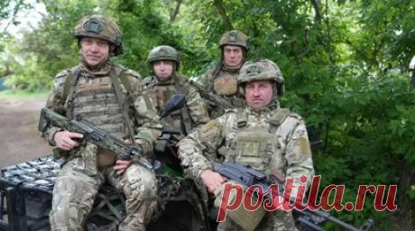 «Сработал эффект неожиданности»: как российские десантники штурмуют украинские опорники. По канонам военной науки атакующих должно быть больше, чем обороняющихся. Но российские десантники доказывают: если ты смел и находчив, то и превосходящий по численности враг не устоит. Корреспондент RT Анна Долгарева узнала, как в Запорожской области четверо российских штурмовиков взяли хорошо укреплённые опорники украинских боевиков. Читать далее