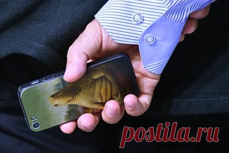 Россиянам объяснили причину быстрой разрядки смартфона. Ведущий аналитик Mobile Research Group Эльдар Муртазин назвал изношенную аккумуляторную батарею причиной быстрой разрядки смартфона. Эксперт отметил, что у любого аккумулятора есть предельное число циклов зарядки и разрядки. В случае превышения этого количества возможно снижение производительности гаджета.