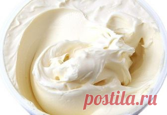 Нежный крем, напоминающий пломбир 

Ингредиенты:

● 500 гр.сметаны 20%
● немного лимонной цедры
● 2 яйца
● 3 ст.л. муки
● 180 гр. сахара
● 2 гр. ванили
● 250 гр. масла комнатной температуры

Приготовление:

Смешать сметану, яйца, ваниль, цедру, муку и сахар, поместить на водяную баню и варить до загустения, полностью остудить.Масло взбить и, продолжая взбивать, ввести остывший крем.
#крем