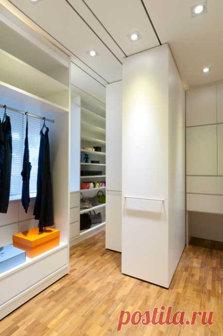 Apartment at Woollerton Park - Singapore
