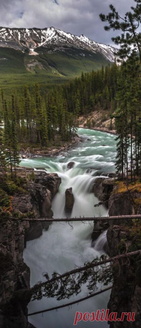 Jasper National Park, Alberta, Canada | Beautiful waterfalls