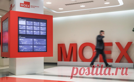 Мосбиржа разработала план торгов в выходные и по праздникам. В выходные на Мосбирже по графику основной сессии смогут торговаться наиболее ликвидные акции, ОФЗ, корпоративные бонды с высоким рейтингом, а также фьючерсы и опционы. Но брокеры неоднозначно смотрят на такие перспективы