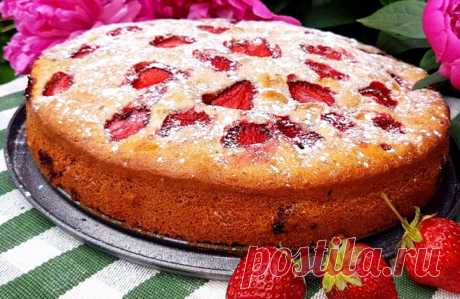 Пирог с клубникой свежей и замороженной. 9 рецептов приготовления в духовке Пирог с клубникой прост в приготовлении и не требует особых умений у хозяйки. Однако у таких десертов есть свои нюансы.