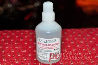 30 сногсшибательных способов использования перекиси водорода, о которых вы должны знать!

1. Уничтожение вирусов: 3 капли перекиси в каждое ухо — и простуды как не бывало! Также помогает избавиться от ушной серы.
2. Выведение пестицидов: добавьте 60 мл перекиси на 700 мл воды при мытье овощей и фруктов, чтобы удалить с них следы пестицидов.
3. Уничтожение микробов: добавьте 0,5 л перекиси на 3,5 л воды и распыляйте в воздухе, чтобы убить воздушные бактерии.
4. Отбеливание ...