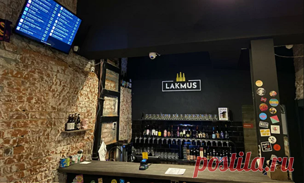 Современный и уютный бар «Lakmus Bar» ждет всех поклонников пенного пива в историческом доме в центре Москвы, где гостям предлагается уникальная кухня, широкий выбор крафтового пива и дружеская комфортная атмосфера. Коллектив заведения относится к любому гостю как к другу и с радостью разговаривает с ним. Посетив этот бар один раз, его гости приходят сюда снова за новыми впечатлениями и вкусами. Именно здесь каждого гостя ждут не только эксклюзивные крафтовые напитки.