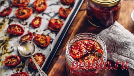Диетолог рассказала, какие продукты защитят кожу от воздействия солнца. Термически обработанные томаты (томатная паста, тушеные помидоры, гаспачо и так далее) помогут выстроить дополнительный внутренний барьер и защитить от негативного воздействия ультрафиолетового излучения. Об этом "Москве 24" ...